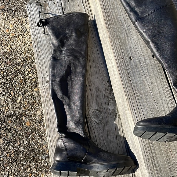 The KRISTINA Stuart Weitzman Boot in 5.5 (runs big! fits 6+) lug sole - Picture 7 of 10